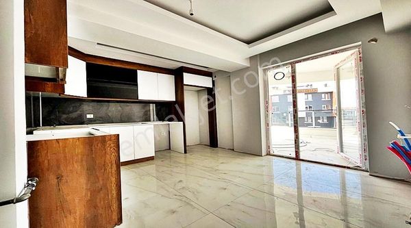 Yenikent Emlak'dan 3+1 Bölgenin En Kulanışlı Tren Durağı Dibinde