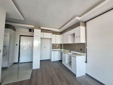 İncek Emlak'tan Geniş M2 Masrafsız İskanlı 1+1 Satılık Daire