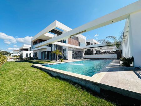 Soğucakta 500m2 Full Deniz Manzaralı Ultra Lüks Villa
