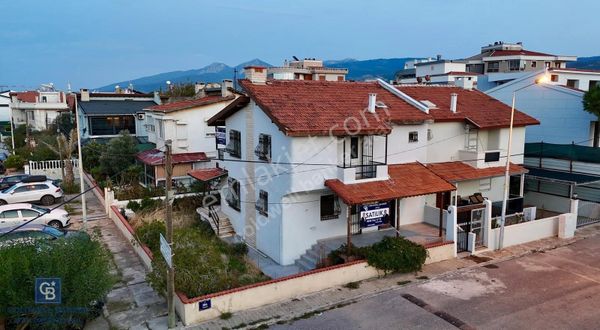 Güzelbahçe Siteler Mahallesinde Satılık Villa