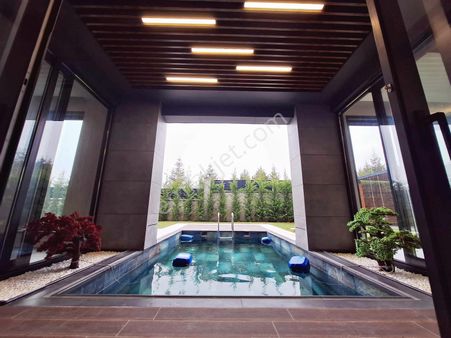 Gölbaşı Karşıyakada Site İçerisinde Havuzlu 1sınıf İşçilik Villa