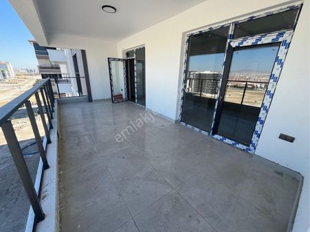 Sincan Saraycık’ta Birinci Kat 4 + 1 Satılık Daire 170 Metre Acil