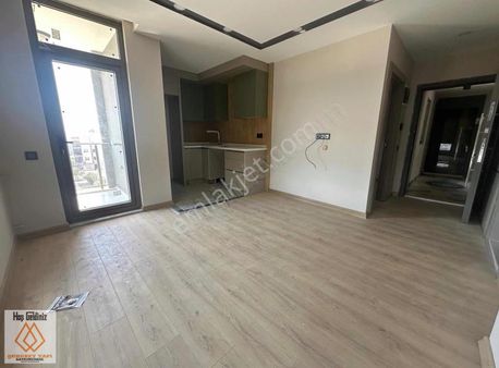 Satılık Ayanoglu Mah Havuzlu Site İçerisinde Tramvay Çok Yakın