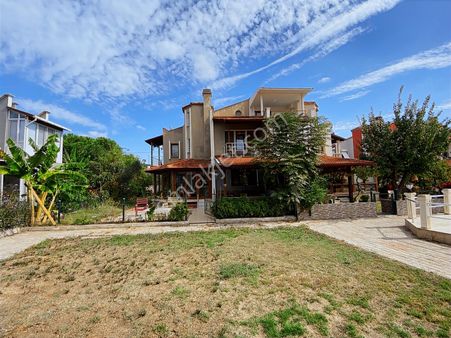 Torasan'da Havuzlu Site İçinde Müstakil Girişli Geniş Bahçeli