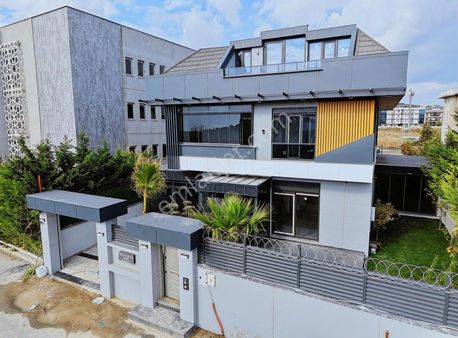 Beylikdüzü Dereağzı Satılık Deniz Manzaralı Lüks Triplex Villa