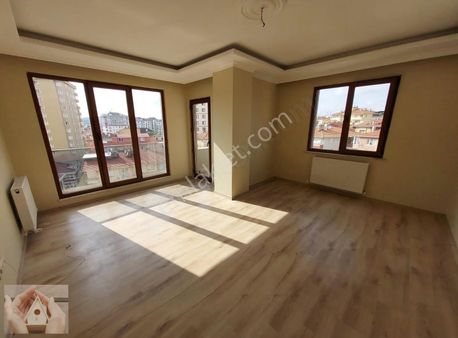 Esen Emlak Aracılığıyla***site İçi-şehir Manzaralı-otoparklı 2+1