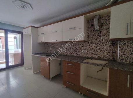Muradiye 23 Nisan Parkı Yakını 3+1 Kapalı Mutfak Kiralık Daire
