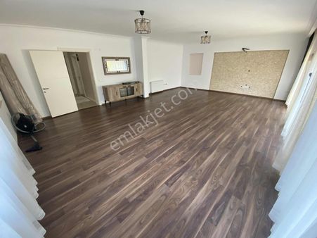 Güzelbahçe Siteler 6+2 320m² Hem Konut Hem Ticari Kiralık Fırsat