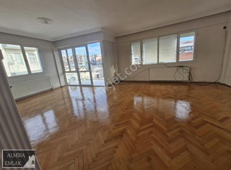 Üçyol Atilla Mah. Üçyol Metro Yakını 3+1 Asansörlü Köşe Kiralık