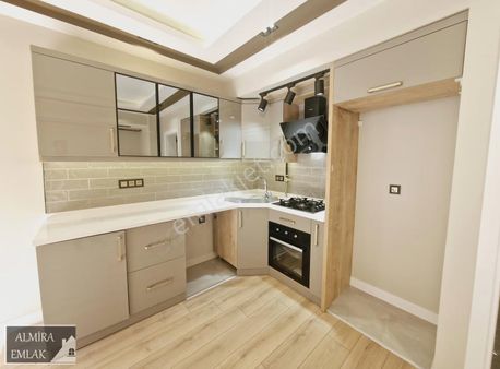 İnönü Cadde Bir Ara Sokağında 3+1 120m2 Lüks Dekorlu Ve Bahçeli