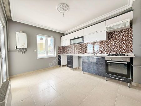 Avcılar'da Ara Katta Site İçerisinde Geniş M2 4+1 Emsalsiz Daire