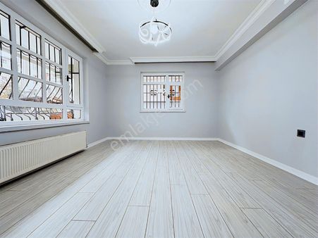 Evim Ank.'dan Cad.üstü Altında Daire Olan Yapılı Y.giriş 3+1