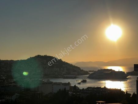 Kuşadası Marinaya Yürüme Mesafesinde Deniz Manzaralı 2+1
