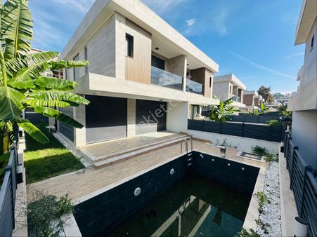 Karaovada Özel Havuzlu Doğalgazlı 5+1 Sıfır Denize Yakın Sıfır Villa