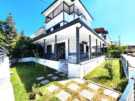 Aygülden Körfezin İncisi Altınoluk'da Lüx Ve Keyifli Oturuma Sahip Deniz Manzaralı 3+1 Satılık Villa