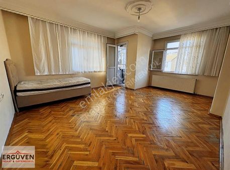 Beşyol Metrobise Yakın Konumda Gültepe Yuzme Havuzuna Yakın