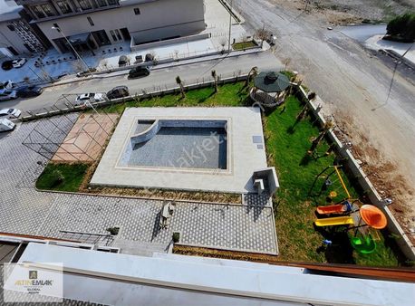 Altın Emlak'tn Cimnastik Salonu Civarı Havuzlu Sitede 1+1