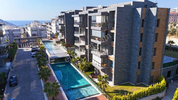 Kuşadası'nda Satılık Kapalı Havuzlu, Kapalı Otoparklı Deniz Manzaralı, Dubleks Daire
