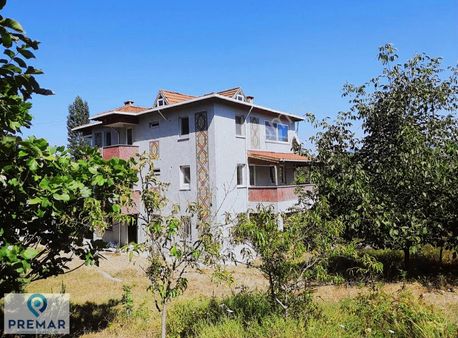 Premar'dan Yalova Termal Akköy'de Köy İçinde Satılık Bahçeli Ev