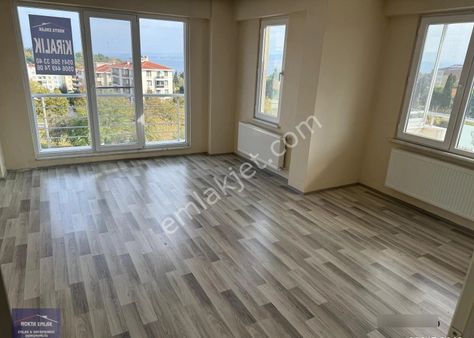 Nokta Emlak'dan Deniz Manzaralı 3+1 / Hastane Acil Karşısı