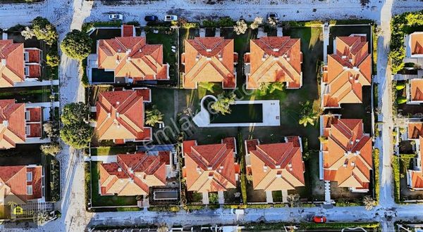 Atilla Emlak'tan Çeşme Ilıca Oteler Bölgesinde Satılık 4+1 Villa