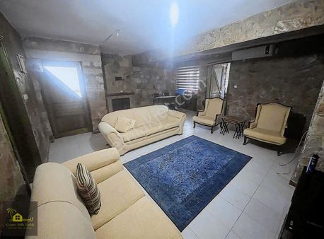 Çeşme Çiftlikköy'de Satılık Komple Taş Bina