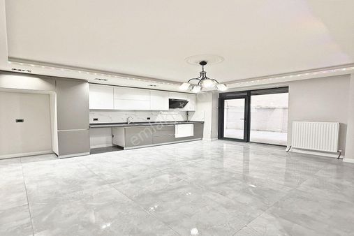 Bahçeşehir Lokasyonunda Modern Tasarımlı Satılık 2+1 Daire