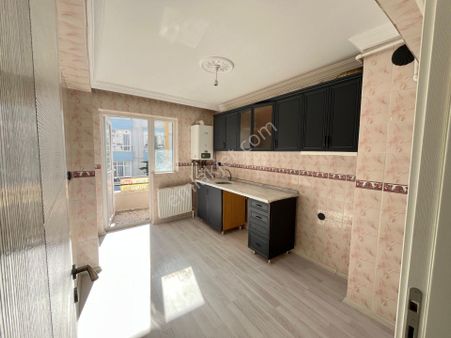 Kanuni Mahallesi'nde Cadde Üzerinde 4+1 Teras Dubleks!