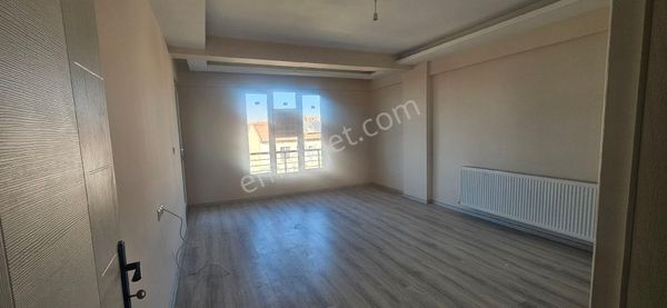 Cumhuriyet Mahallesinde 3+1 Doğalgazlı 3.kat Satılık Daire