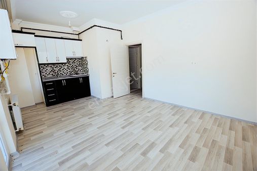 Burdur Ak Emlak'tan - Atatürk Mh. De Yüksek Giriş 70m² 1+1 Daire