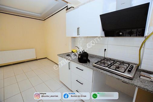 Burdur Ak Emlak'tan - Merkezde Eşyasız Cam Balkonlu 1+1 Daire