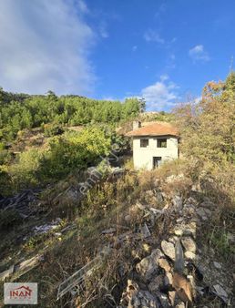 Deniz Manzaralı 785 M² Arsa İçinde 2 Kat Natamam Ev İle Birlikte