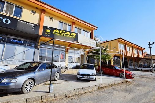 Acil Satılık Galericiler Sitesinde Asma Katlı Kullanışlı Dükkan