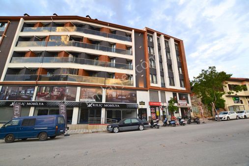 Burdur Ak Emlak'tan - Ana Cadde Üzerinde Asma Katlı Dükkan