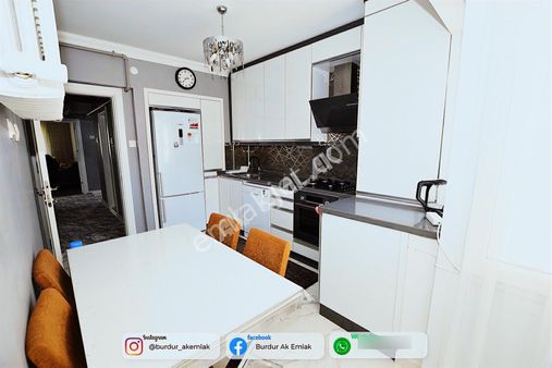 Burdur Ak Emlak'tan - Özemek Sitesinde Satılık 3+1 Daire Ara Kat