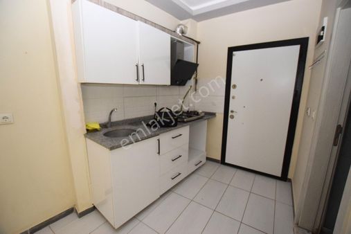 Burdur Ak Emlak'tan-merkezde Eşyasız Cam Balkonlu 1+1 Daire