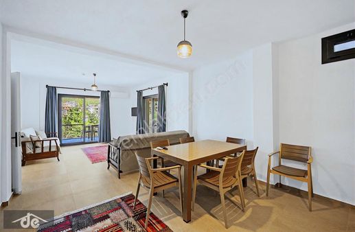 Datça Merkezde Yıllık Kiralık Yeni Eşyalı 3+1 Bahçeli Daire