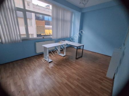 Selen Emlaktan Kemerkaya Mahallesinde (çarşı İçi) Kiralık İşyeri