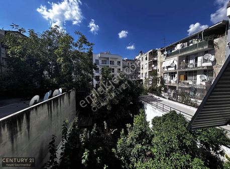 Karşıyaka Çarşıda Merkezi Konumda 2+1 Daire