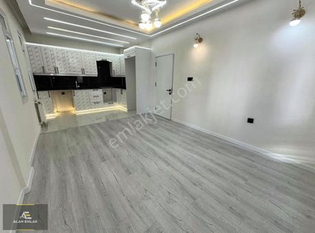 Alan Emlak; Tramvay Altı, Full Sıfırdan Yenilenmiş, Amerikan Mut