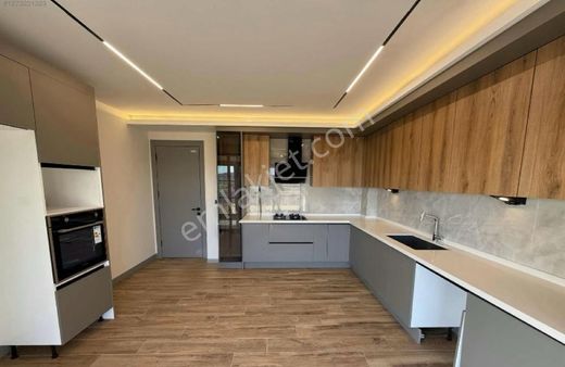 Çamlıca Mahallesinde Ultra Lüks 3+1 150m2 Özel Garajlı Daire