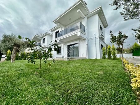 ꧁ay Emlaktan꧂küçükkuyu Mıhlı'da Butik Sitede Denize 300 M Deniz Gören Balkonlu Satılık 2+1 Daire