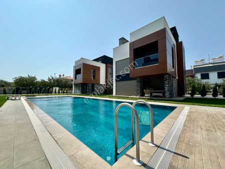 ✨akçay Ay Emlaktan✨güre'de Yolun Altında Yüzme Havuzlu Denize 500 M Satılık 4+1 Loft Müstakil Villa