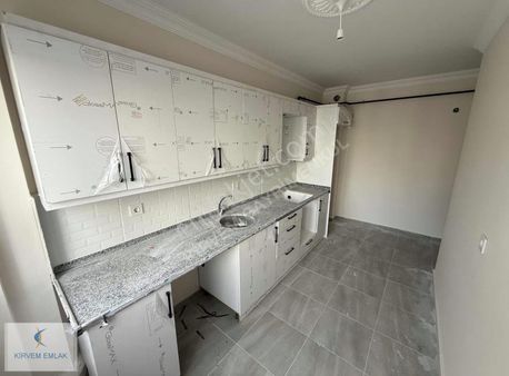 Kirvem Emlak'tan Harika Mevkiide 2+1 Daire - Kapalı Mutfak