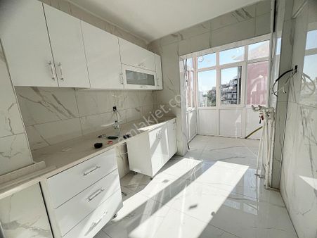 Ayvalı Kardeşlerde Ful Yapılı Herşeyiyle Sıfır Bakımlı Güney Cephe Bağımsız 3+1