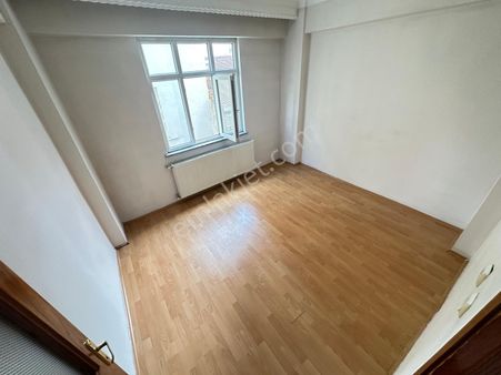 İsmetpaşa Mah’de 2+1 3.kat Mükemmel Konumda Daire