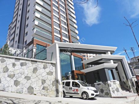 Panoramik Şehir Manzaralı Prestijli Sitede 6+1 Lüks Bir Yaşam