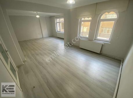 Kahvecioğlu Emlak'tan Şehir Merkezi Geniş 4+1 Satılık Daire