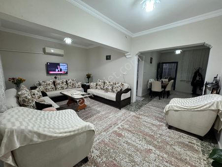 Karabağlar Yunus Emre Mahallesin'de Satılık 1+1 Geniş Daire