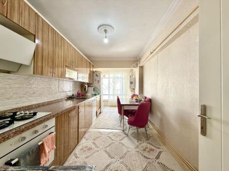 Pursaklar Mehmet Zengin Emlak'tan 2.kat 4+1 Çarşı İçinde Yapılı Masrafsız Daire